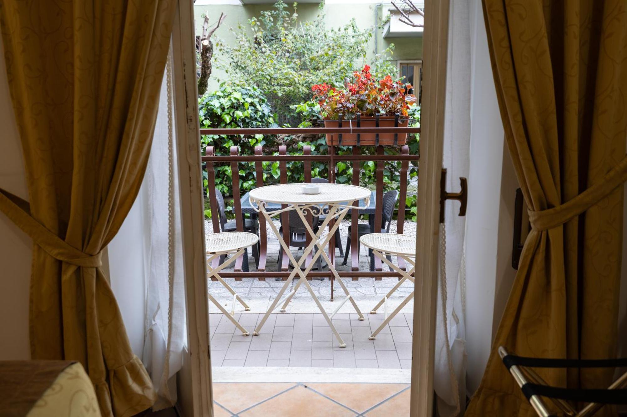 Casa Lollobrigida Bed & Breakfast Ciampino Exterior photo